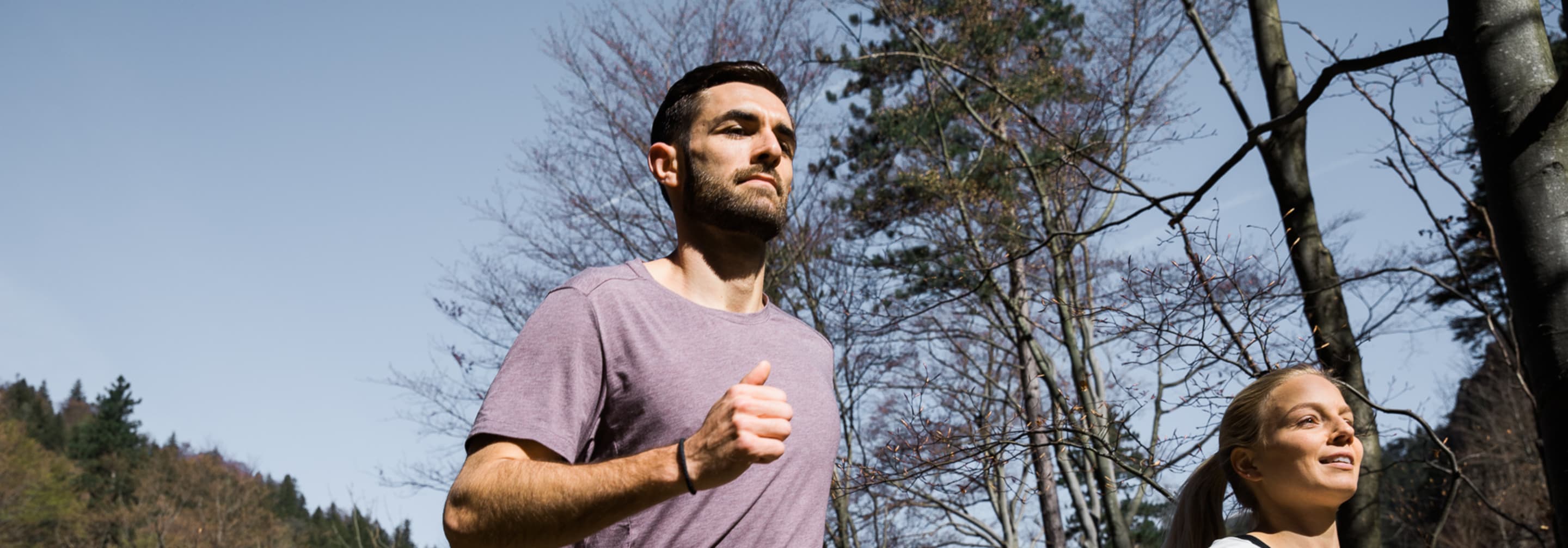 https://storage.googleapis.com/oneworld-prod/assets/atemtechnik-beim-joggen-im-winter.jpg?v=1615910135%2C0.4861%2C0.1195
