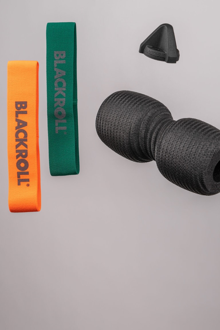 Set of tools for knee pain from the Blackroll Knee Box