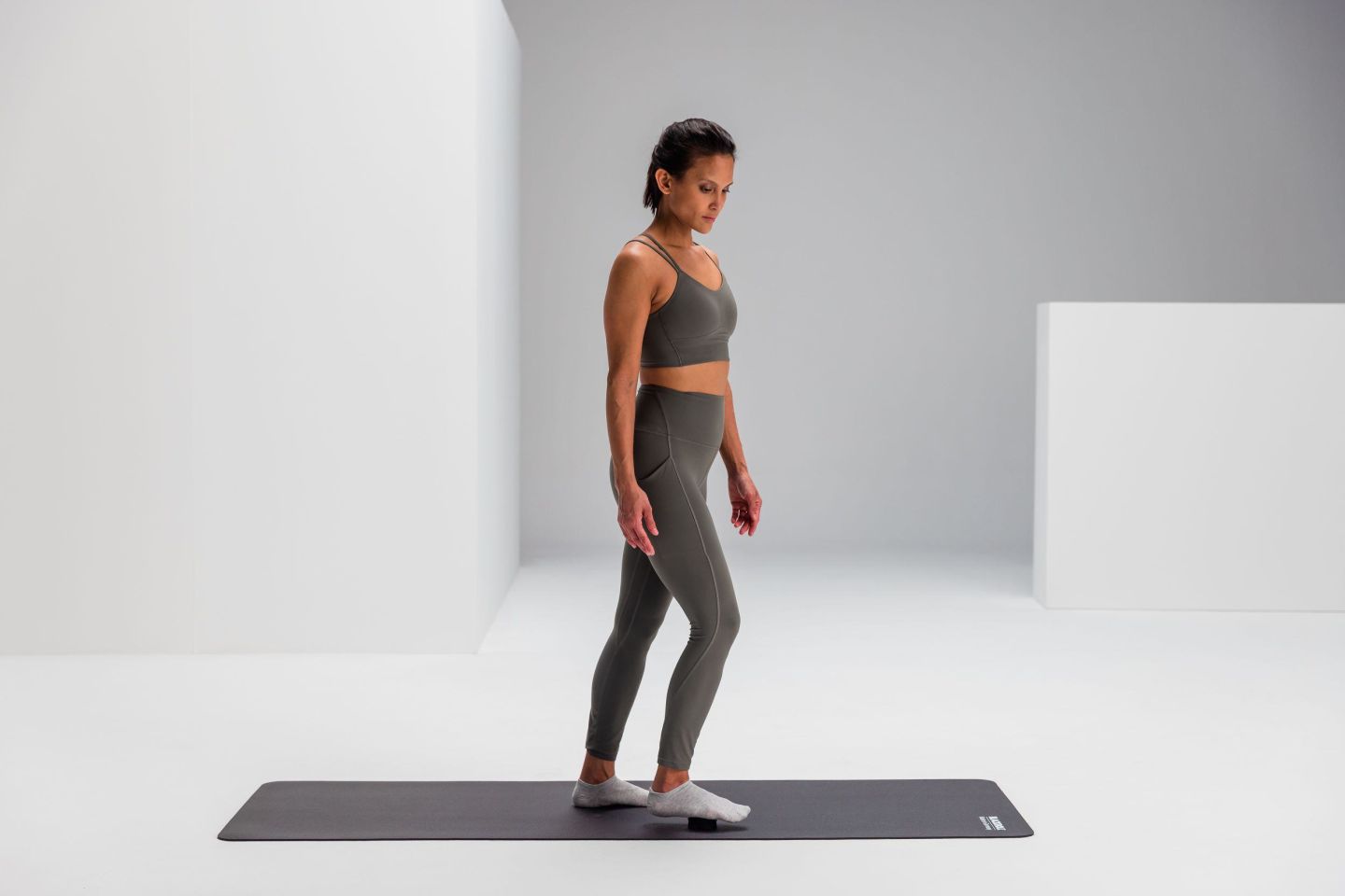 Plantar fascia massage mobility blackroll twister