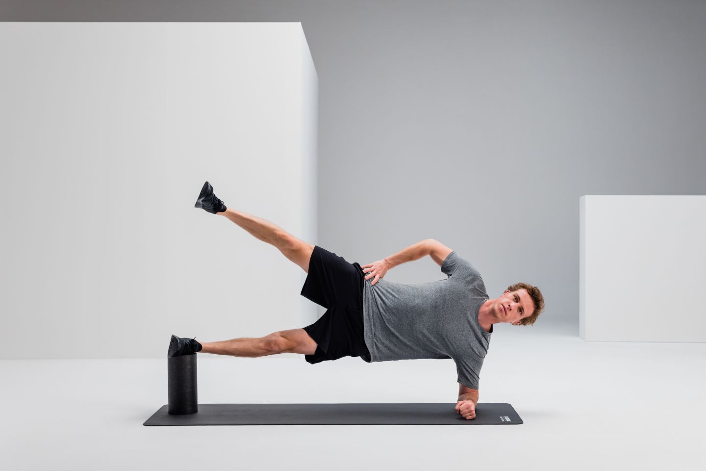 Side plank upper leg lifts strengthening blackroll standard web 1 2 Y2 A9718