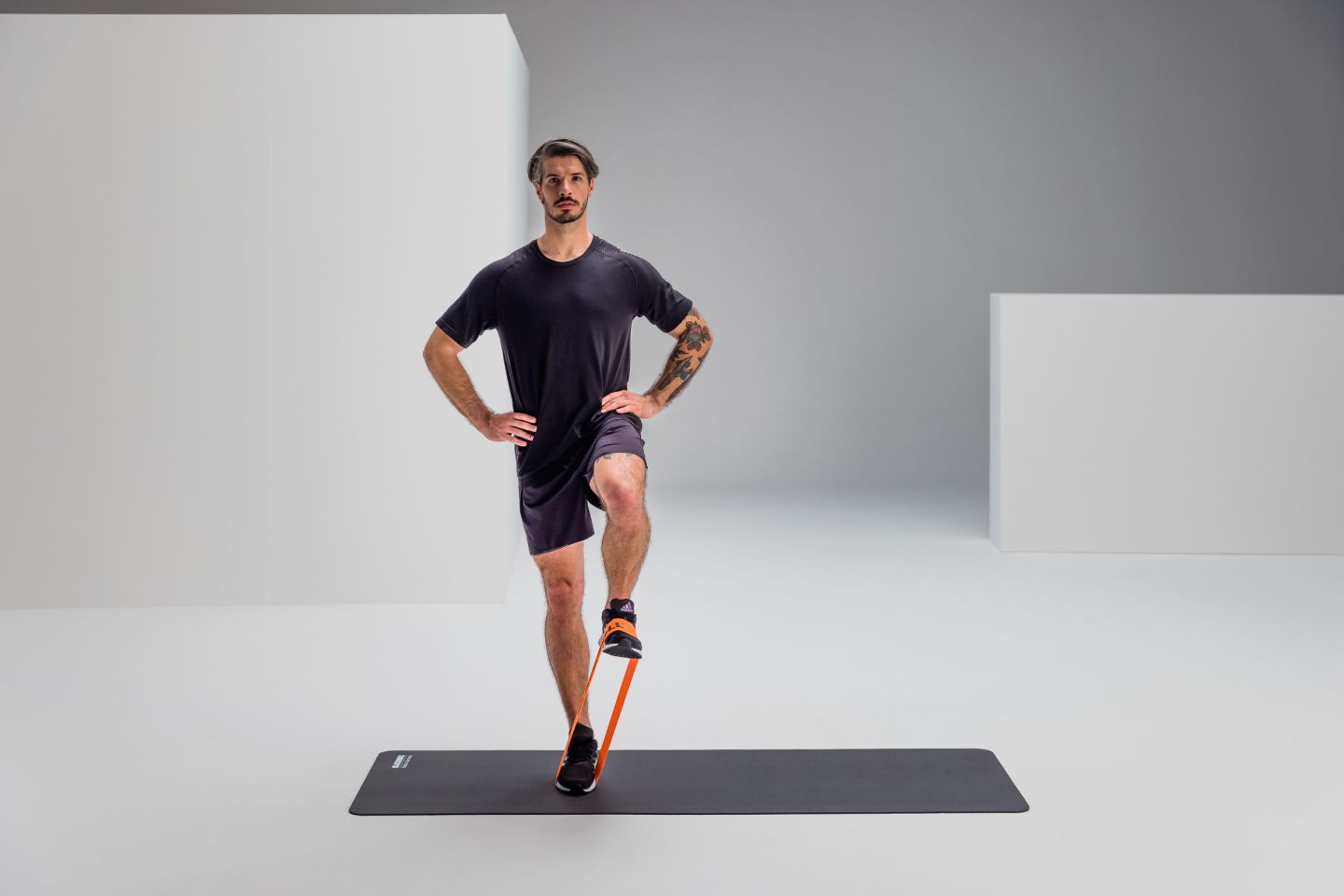 Standing hip flexion strengthening blackroll loop band
