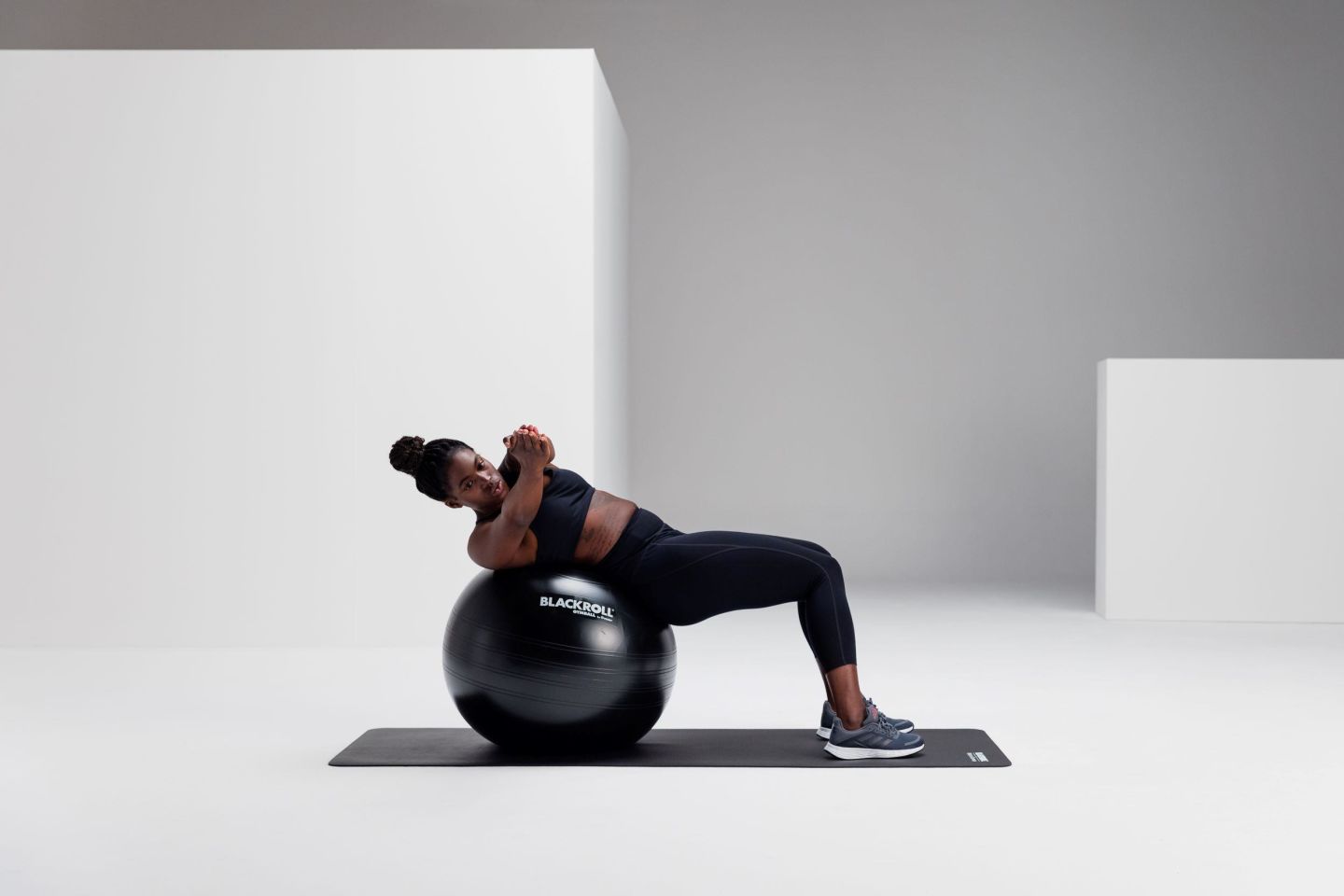 Torso twist strengthening blackroll gymball