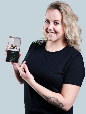 Sarah Schucker mit Handy srgb