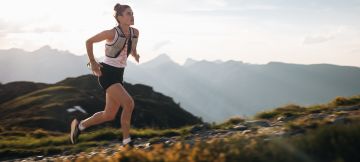 Kimi Schreiber x BLACKROLL Trailrunning berge