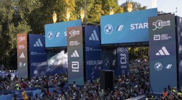 https://storage.googleapis.com/oneworld-prod/assets/Marathon_Start_Berlin.jpg?v=1727771136%2C0.4766%2C0.5721