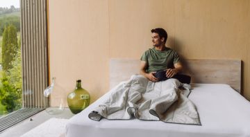 https://storage.googleapis.com/oneworld-prod/assets/2Y2A0054_2021_Sleep_Web_2to1.jpg?v=1677850430