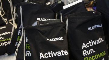 https://storage.googleapis.com/oneworld-prod/assets/Blackroll_Berlin_Starterkit.jpg?v=1727773807
