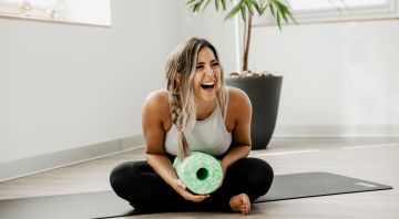 https://storage.googleapis.com/oneworld-prod/assets/Happy-Blackroll.jpg?v=1637137397