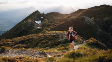 https://storage.googleapis.com/oneworld-prod/assets/Kimi-Schreiber-x-BLACKROLL_Trailrunning.jpg?v=1722954462