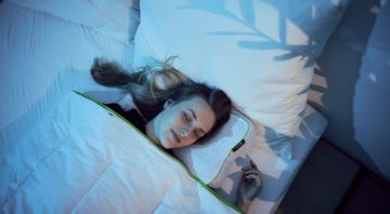 Nackenschmerzen nach dem Schlafen: Kopfkissen & Schlafposition im Check