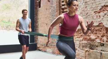 https://storage.googleapis.com/oneworld-prod/assets/Workout-fitness-uebungen.jpg?v=1743767026