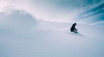 https://storage.googleapis.com/oneworld-prod/assets/blackroll-snowboard-muskelaufbau-training.jpg?v=1641546346