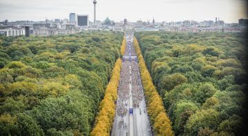 https://storage.googleapis.com/oneworld-prod/assets/bmw-berlin-marathon-2019-1-start.jpeg?v=1707726179