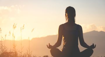 https://storage.googleapis.com/oneworld-prod/assets/resillienz-meditation.jpeg?v=1709567271