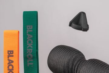 Set of tools for knee pain from the Blackroll Knee Box