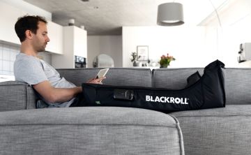 Blackroll Kompressionsstiefel Couch