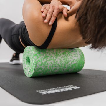 Back training on fascia roll MED