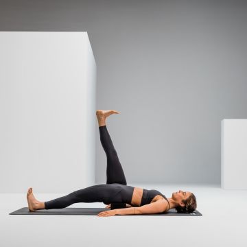 Hip flexor stretch recovery blackroll block web 2 Y2 A1332 2