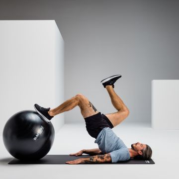 Single leg hip raises strengthening blackroll gymball web 5 2 Y2 A6259 1