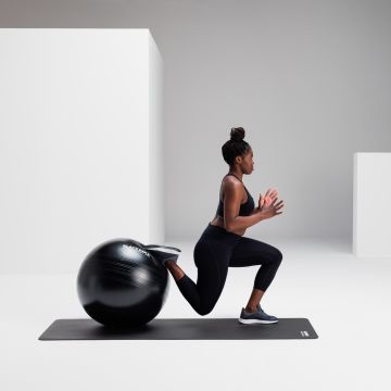 Single leg squats strengthening blackroll gymball web 2 2 Y2 A5063