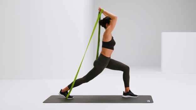 Oefeningen met de fitnessband met handvatten